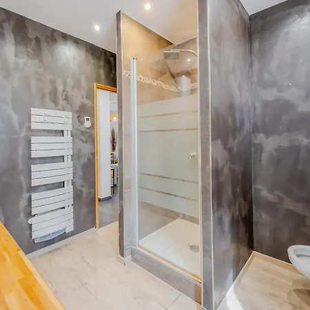 Helene Boucher - Air-conditioned In Mourillon Apartmán *